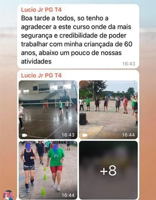 Print: aluno com turma de idosos