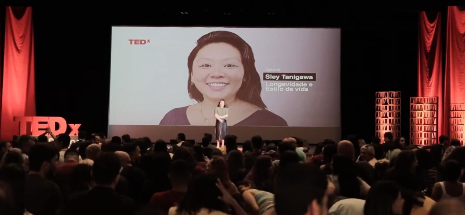 Dra. Sley no palco do TEDx